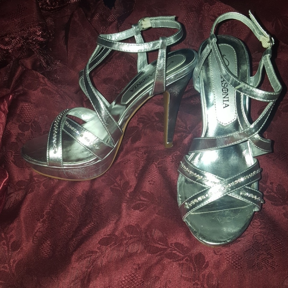 Silver Lasonia Heels